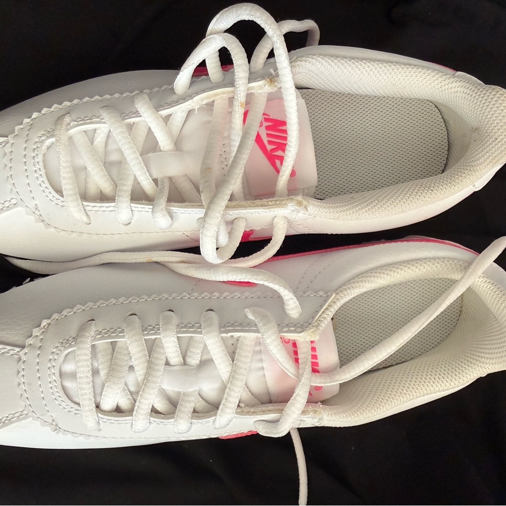 Nike White and Pink Sneakers - Picture 4 of 10